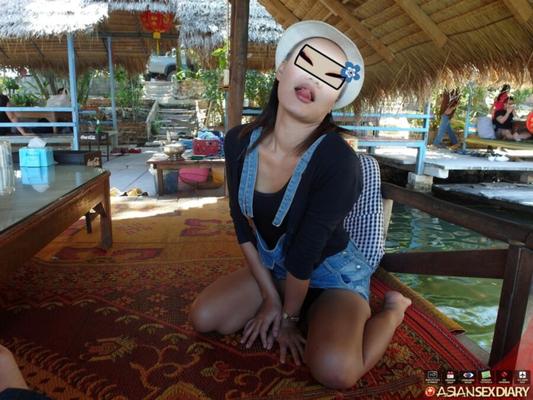タイトな肉厚のおまんこを詰められて顔射されたタトゥーのタイ人美女