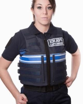 Cindy.V la policía francesa desnuda