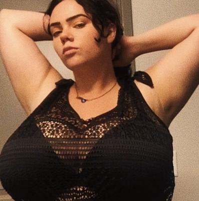 donc BUSTY doit regarder