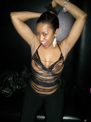 Fille de fête noire sexy