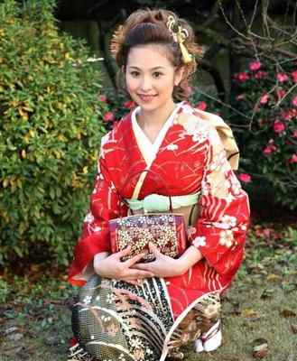 Urara im Kimono zeigt hervorragende Titten