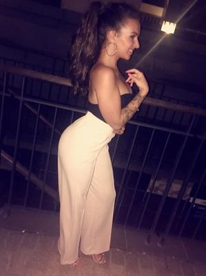 Salope qui va en boite de nuit donner son cul