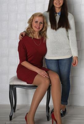 Uber-MILF russe en collants beiges