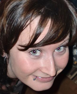彼女に敬意を表してさらに多くを手に入れましょう。 
