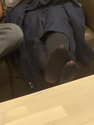 April, une asiatique en chaleur, en collants et se fait baiser.