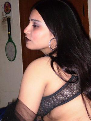 Desi Bhabhis - Ensemble