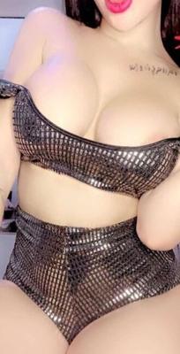 Modèle Instagram arabe chaud à Jerkoff
