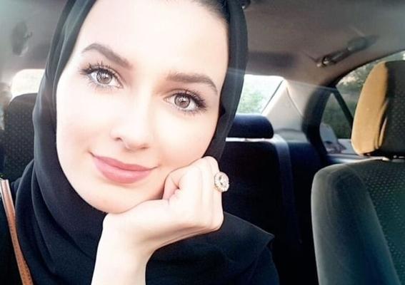Türkische Hijabi-muslimische Schönheit, freche Selfies für ihren Freund