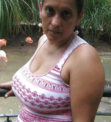 Madura morena y chichona que extravio su celular