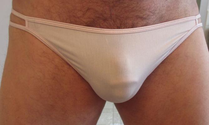 Plus de bite en culotte