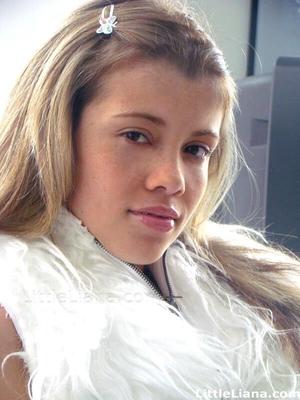 Fille mexicaine sexy s'exhibant.