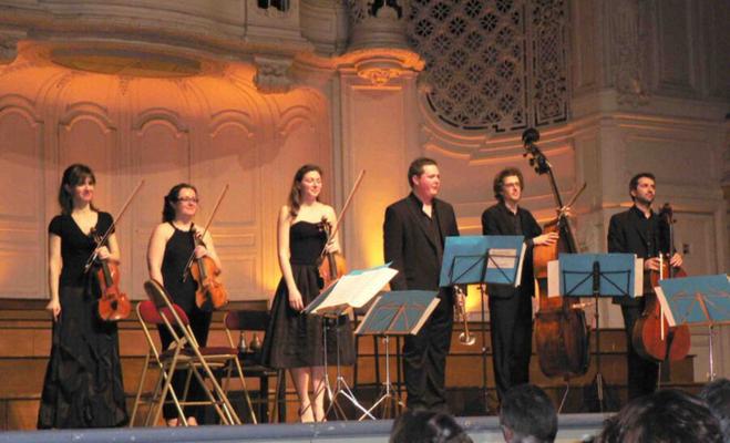 Musiciens : ils se feraient branler par leurs mains