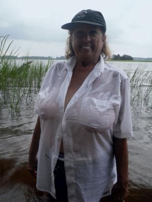 Marti – Zufällige Bilder einer natürlichen, reifen Frau mit dicken Titten