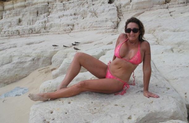 Modèle de bikini mature Windy
