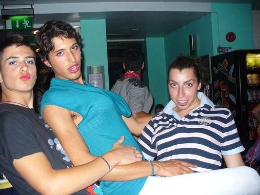 Garçon chaud travesti dur