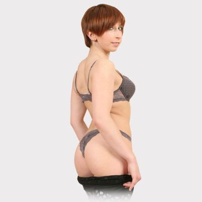 ロシア人異人種間DPガール