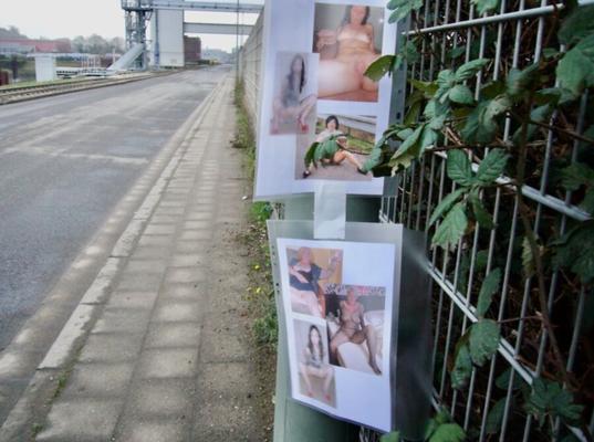 affiches en plein air salopes - photos plus anciennes