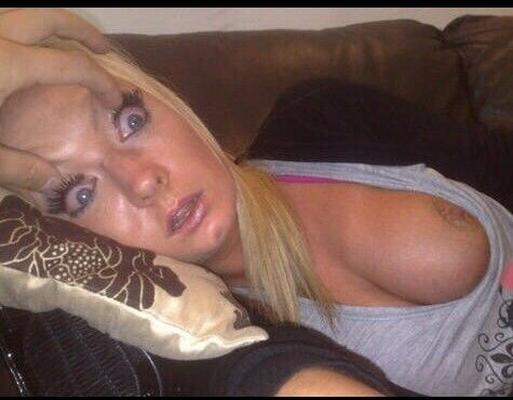 Laura l'ex strip-teaseuse britannique bimbo fuckpig chav