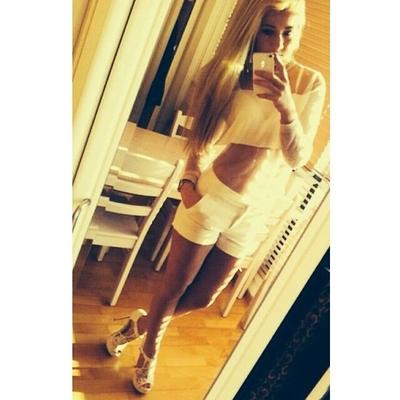 Karlijn Verhagen canta junto puta