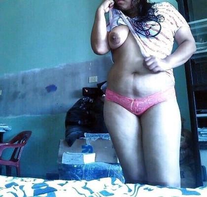 Putita Casera Por Andar De Caliente Se Toma Unas Fotos