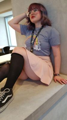 かわいくて内気な十代のオタク