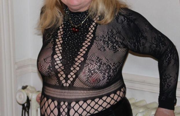 Mature slut Julia with a sexy and sheer lace top