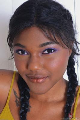 Yara Skye - lindo CU