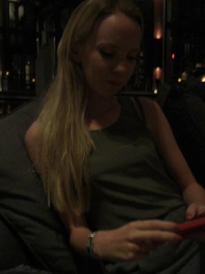 Modèle NN jolie blonde selfie (Non nue)