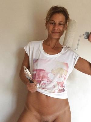Gloria Slim french runner painting nude