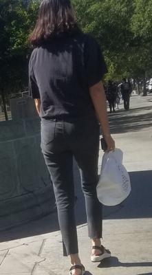 Dame coréenne en promenade