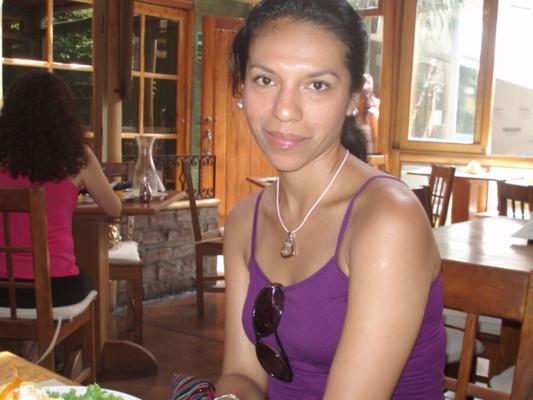 Dünne, heiße Latina-MILF