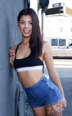 Gina Valentina (Testet ihre Fähigkeiten)