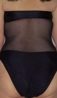 MILF ESPOSA DE UNA PIEZA DE BAÑO