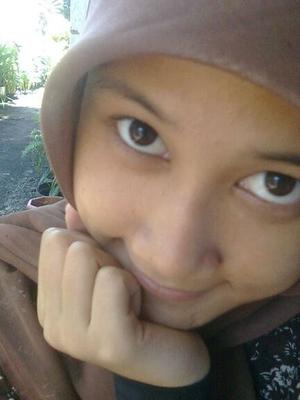 Mignonne jilbab malais