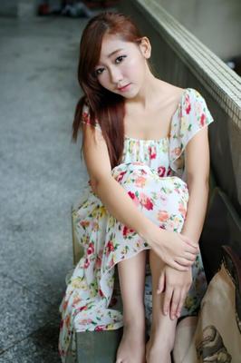 LINLIN 許慶伶 Robe pieds nus (Fétichisme des pieds)