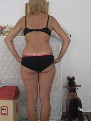 Femme russe blonde en bikini