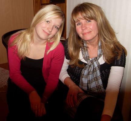 Milf mãe e filha adolescente posando