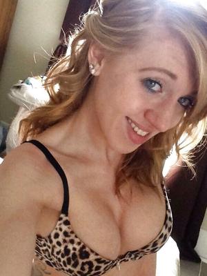 Amateur  pics found 1322