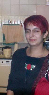 garota legal (desconhecida, mas interessante, larga, com piercing, Alemanha)