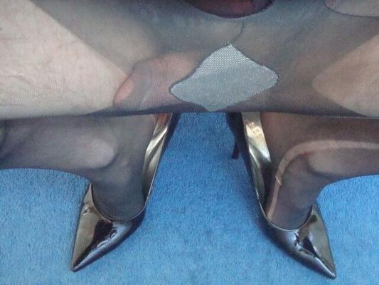 NYLONS NOIR ET UNE BITE DURE QUE VOUS POUVEZ SUCER