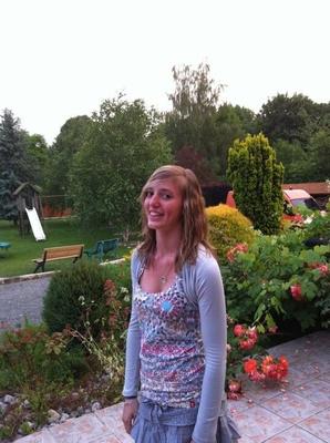 Französische Teenager-Mädchen nn (ein Upskirt)