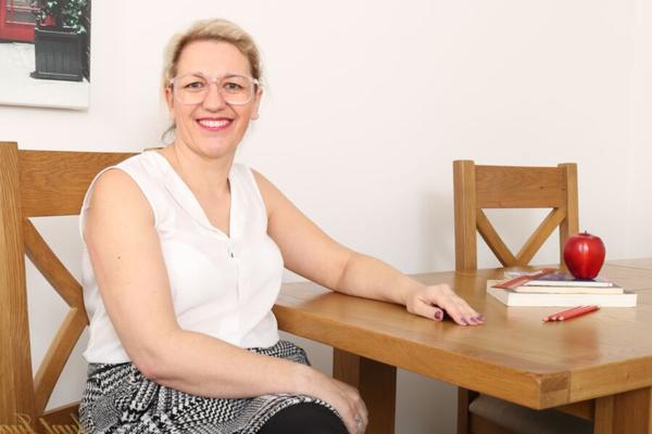 AuntJudys yo UK Amateur Claire fait ses débuts à AJ en tant que Naug