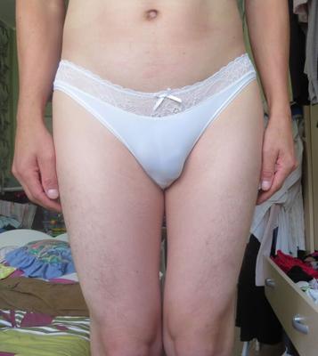 妻の白い服を着た私