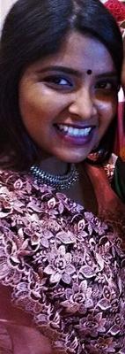 Tamilischer Teenager im Sari