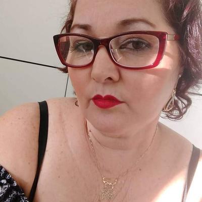 Chubby mom face to cum on