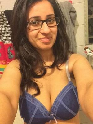 desi indian slave girl payal selfie