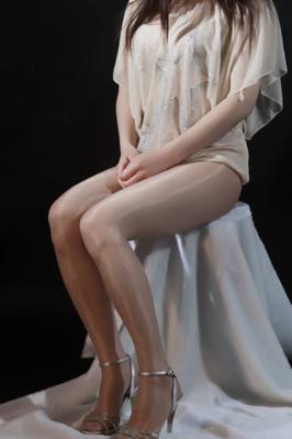 私の妻は美しいセクシーなパンストです