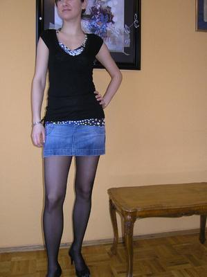 Marion, une adolescente allemande en collants (Jeansrock)