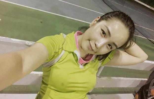 タイ人の友人ピカーンは硬い乳首を見せるのが大好き [露出狂]