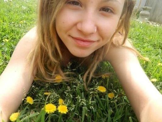 Горячая девушка в любительском видео